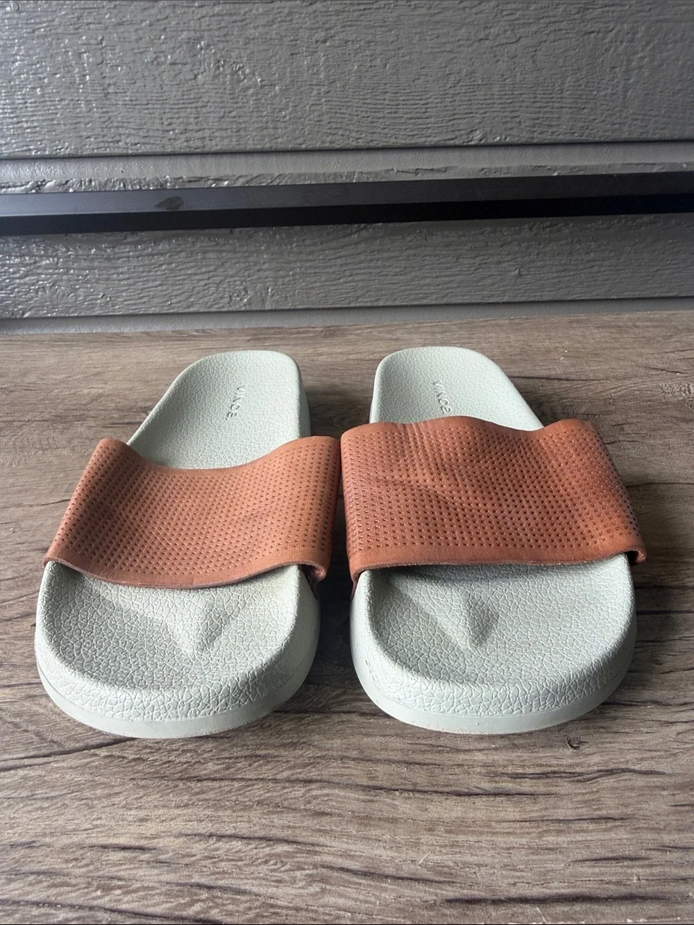 Vince Men’s Casual Slide Sandals in Rust Orange and Cream size 10 M